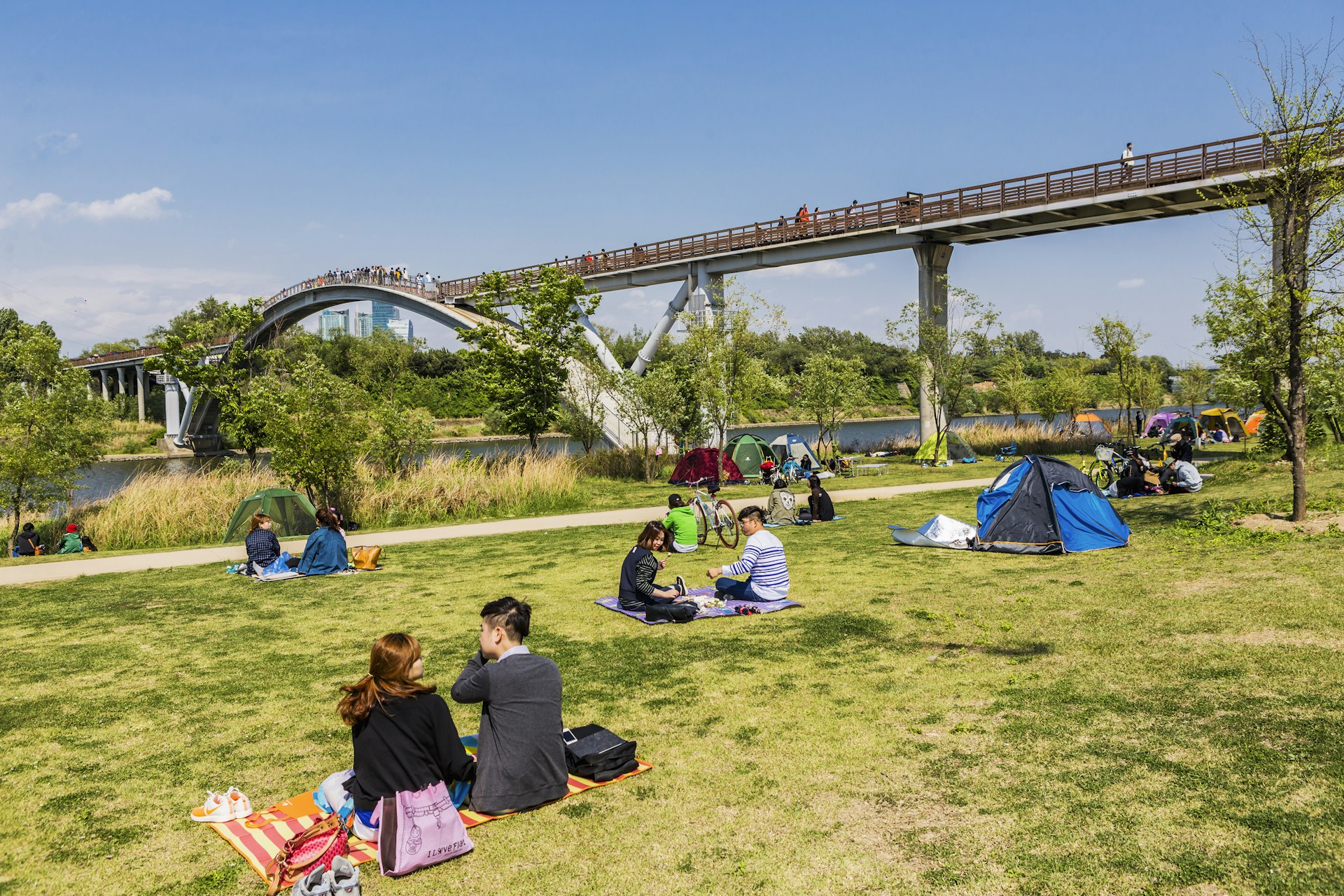 People taking a break in Hangang Park, near Seonyoudo (Rainbow Bridge)