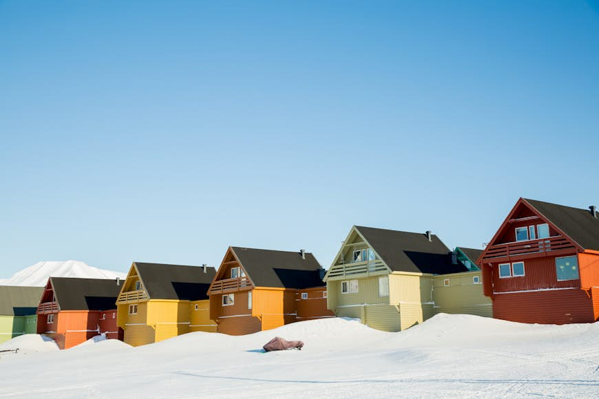 Hus i Longyearbyen i snön, Svalbard