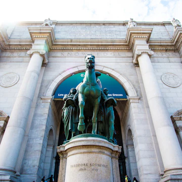 The entrance to the American Museum of American History.