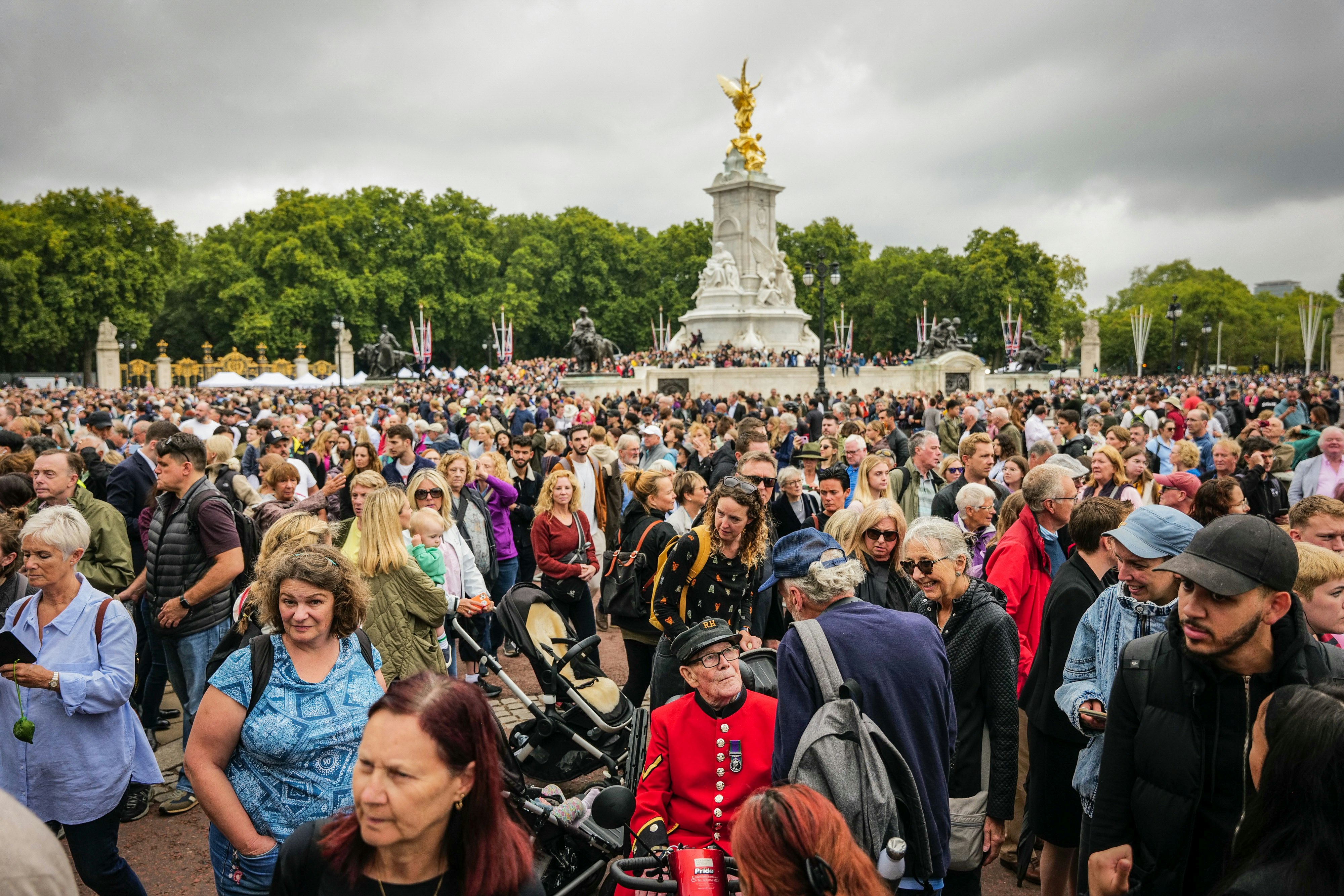 Well-wishers gather outside Buckingham Palace