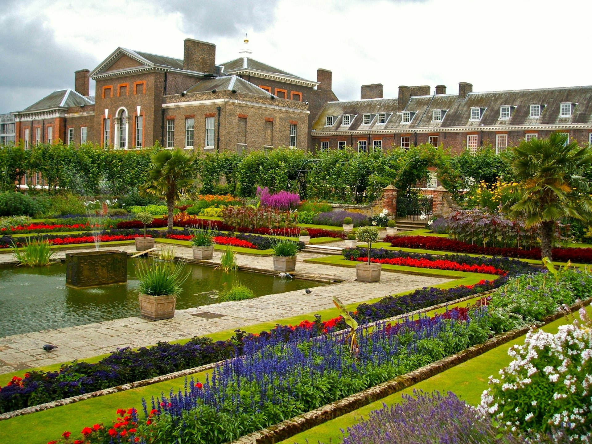 Kensington Gardens is one of London’s eight Royal Parks and covers an area of 265 acres.