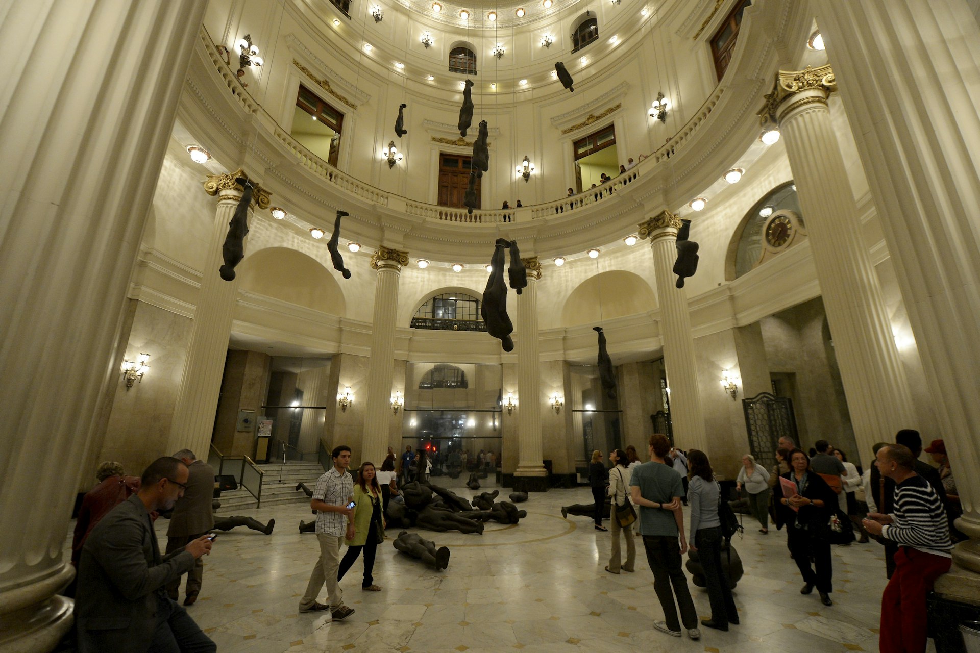 Opening of the exhibition of the English plastic artist Antony Gormley at the Centro Cultural Banco no Brasil