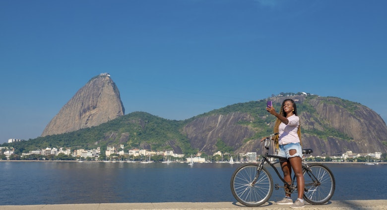 Black beautiful brazilian woman stops her bike ride in Rio de Janeiro to make a selfie