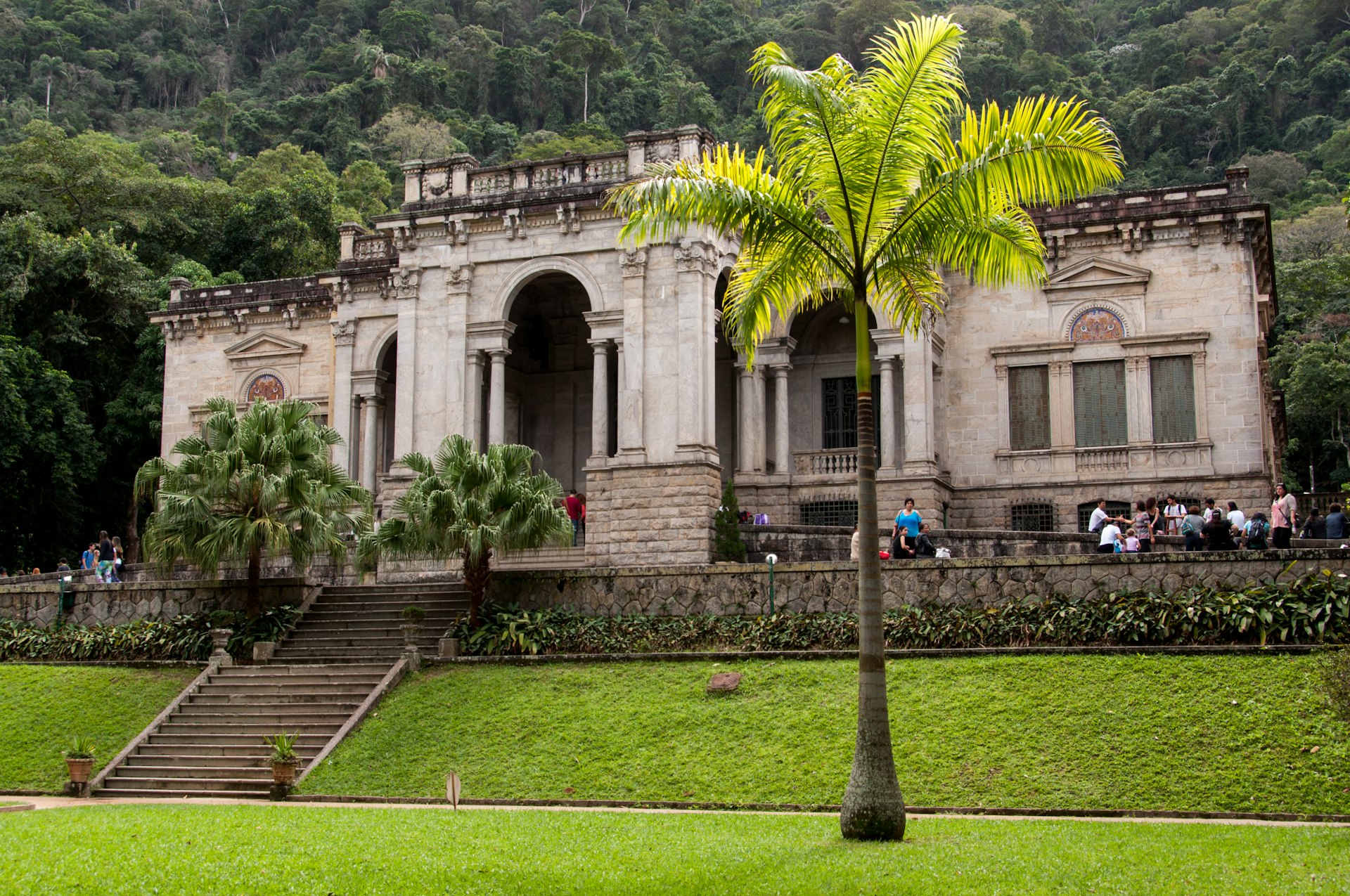 An Italian-style mansion housing a school of visual arts in Parque Lage, Rio de Janeiro