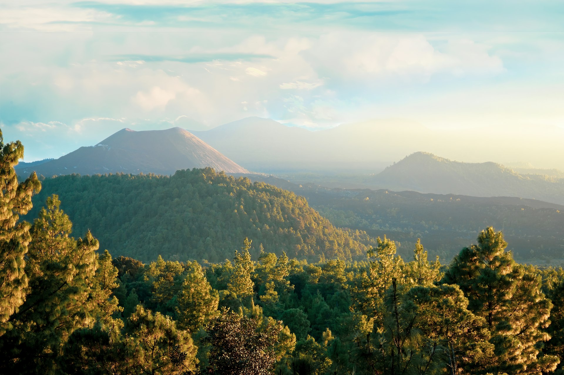 A scenic shot of Mexico's landscape with Volcán Paricutin in the distance