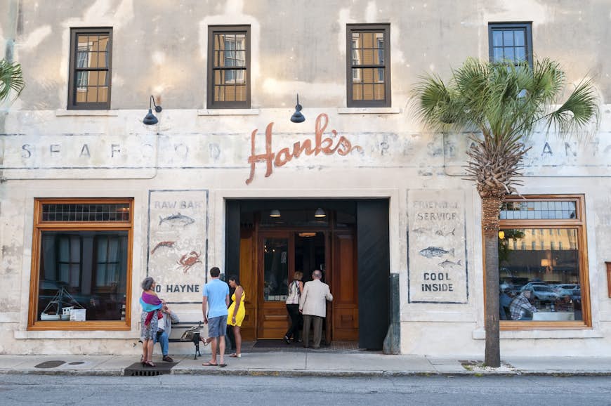 The exterior of Hank's Seafood Restaurant in Charleston, SC