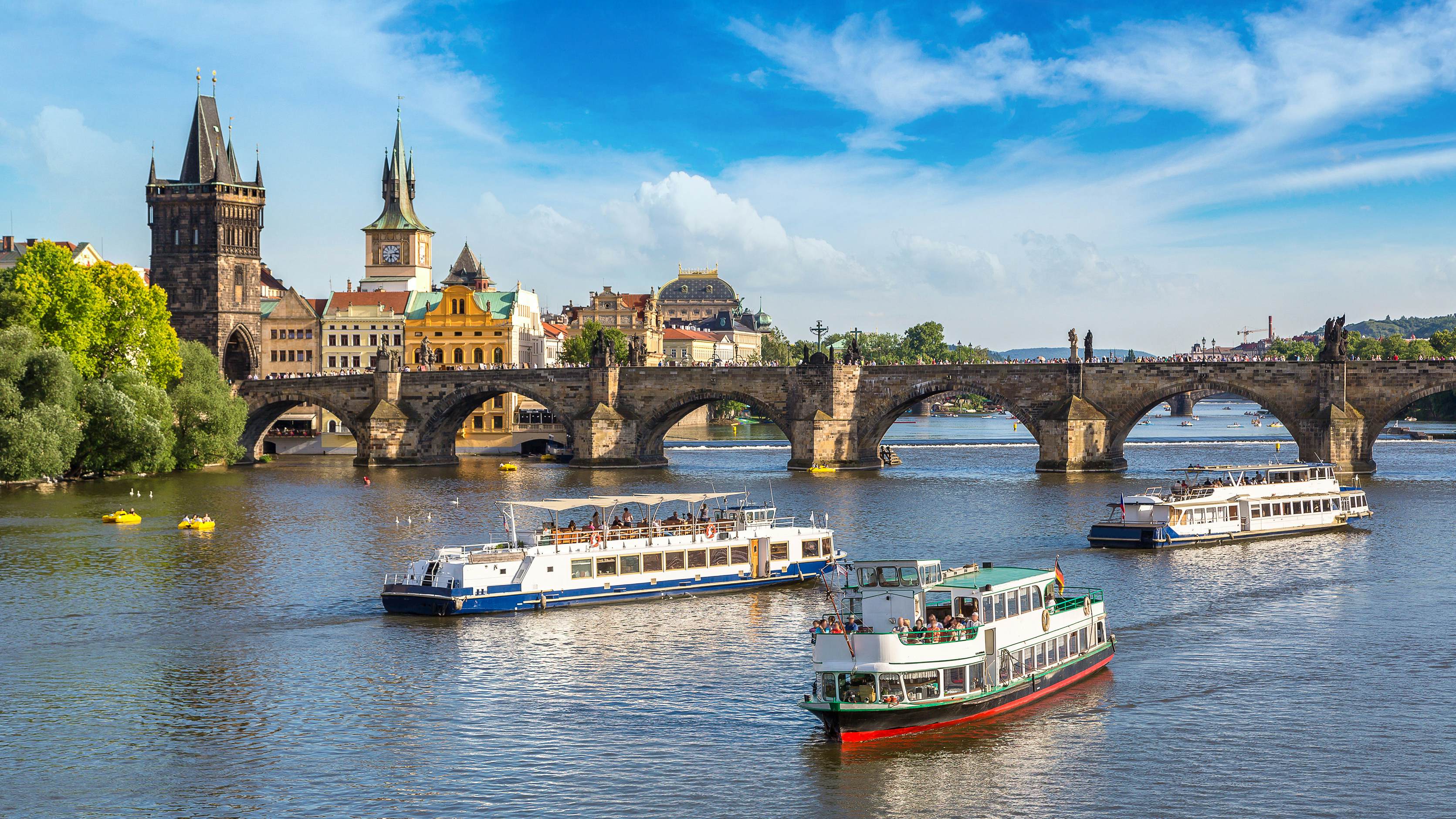 How to get around Prague and discover its best secrets