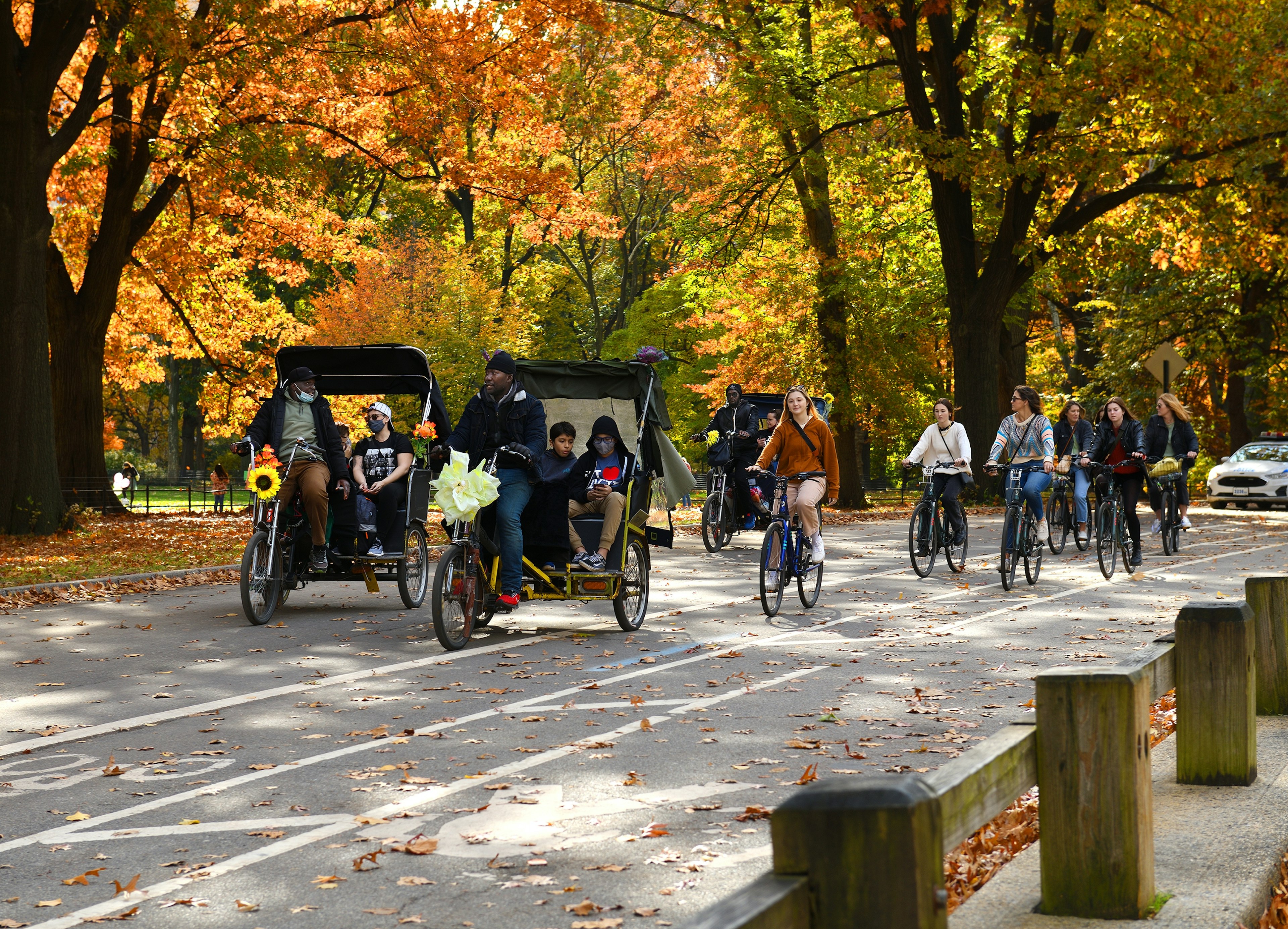 Exploring Central Park by pedicab and bicycle in peak leaf-peeping season