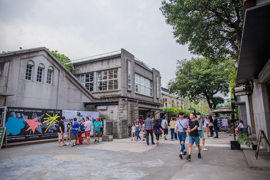Huashan 1914 Creative Park, was built in 1914 as a winery but in 2005 turned as a park and is home of art exhibitions, boutique and cafes. 