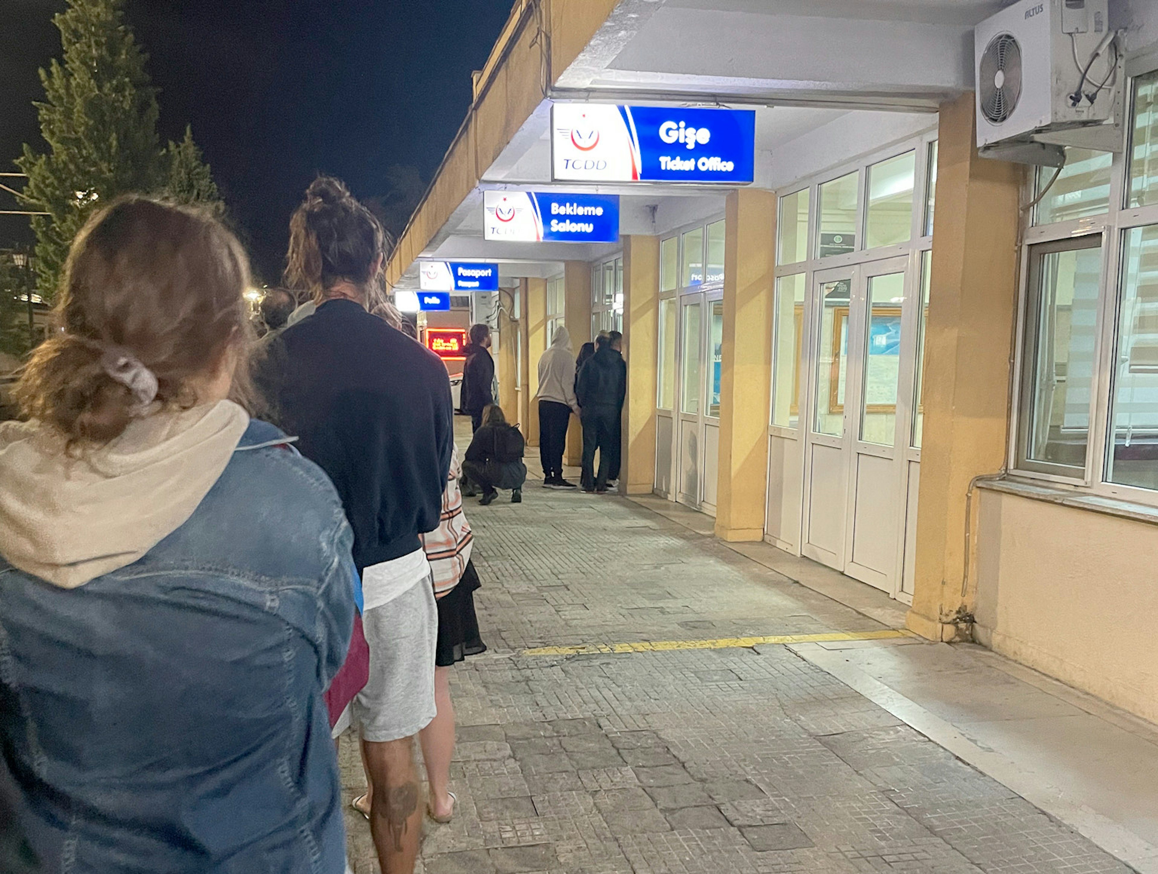 Turkish-border-control-queue-at-Kapikule.jpg