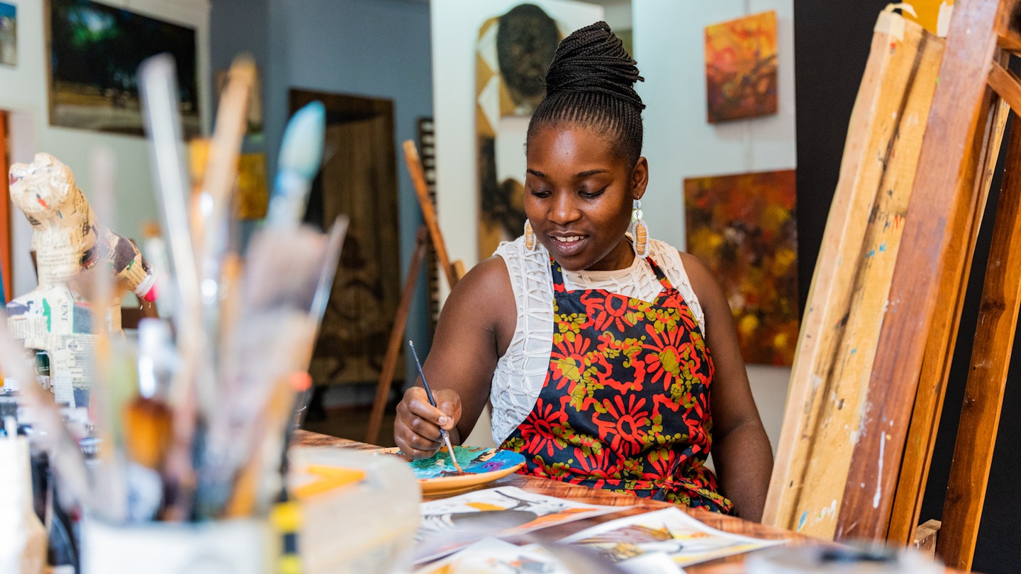 Wayi Wayi Art Gallery holds frequent workshops © Jason Mulikita/Lonely Planet