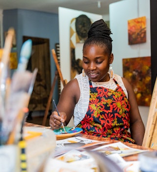 Wayi Wayi Art Gallery holds frequent workshops © Jason Mulikita/Lonely Planet