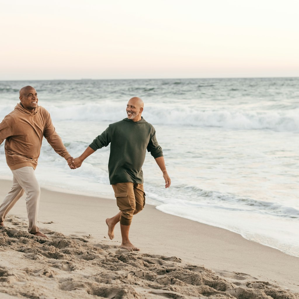 Gay couple walking on the beach
1365232027
50-55 y.o, 60 y.o