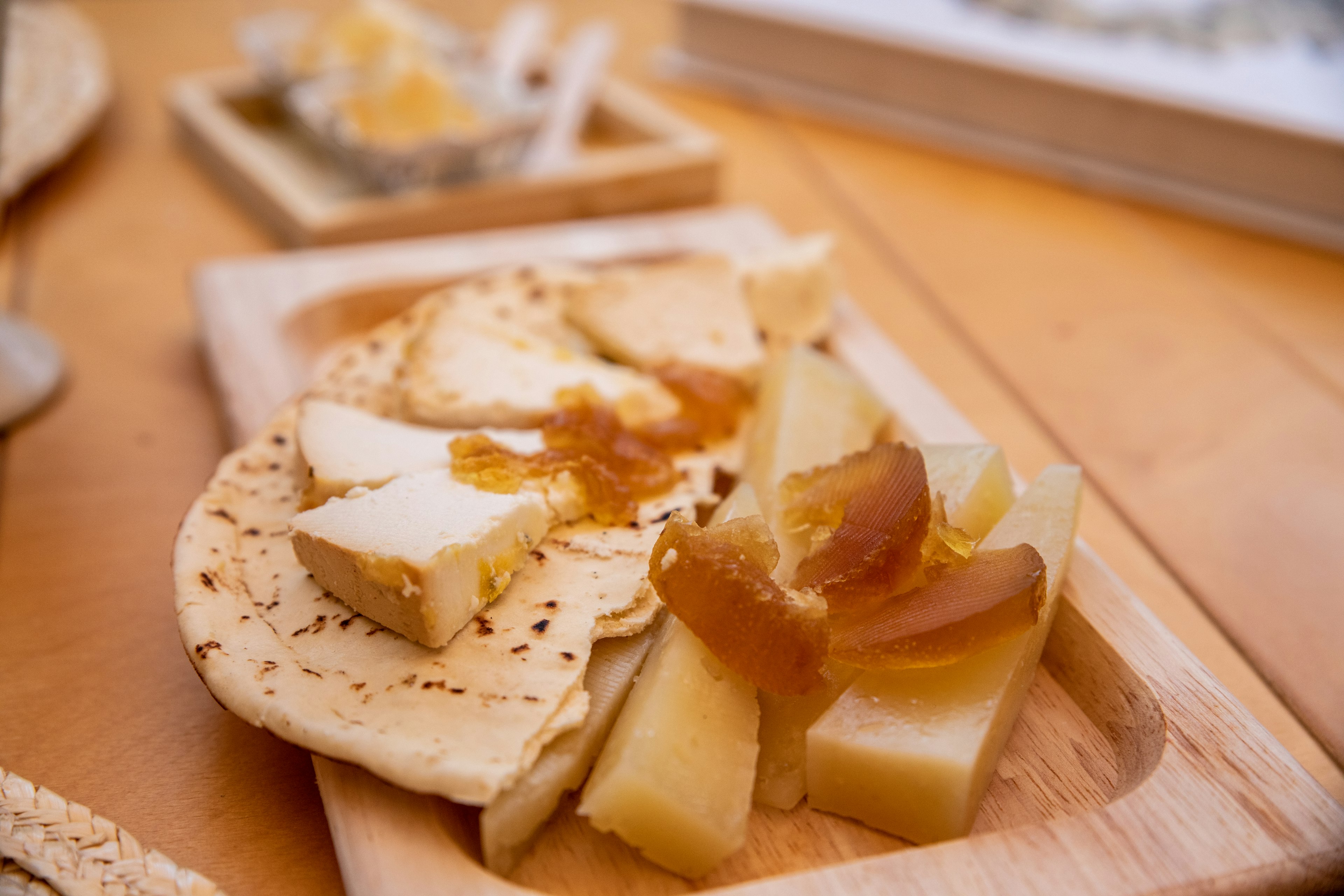 A selection of Sardinian cheese and the classic pane carasau