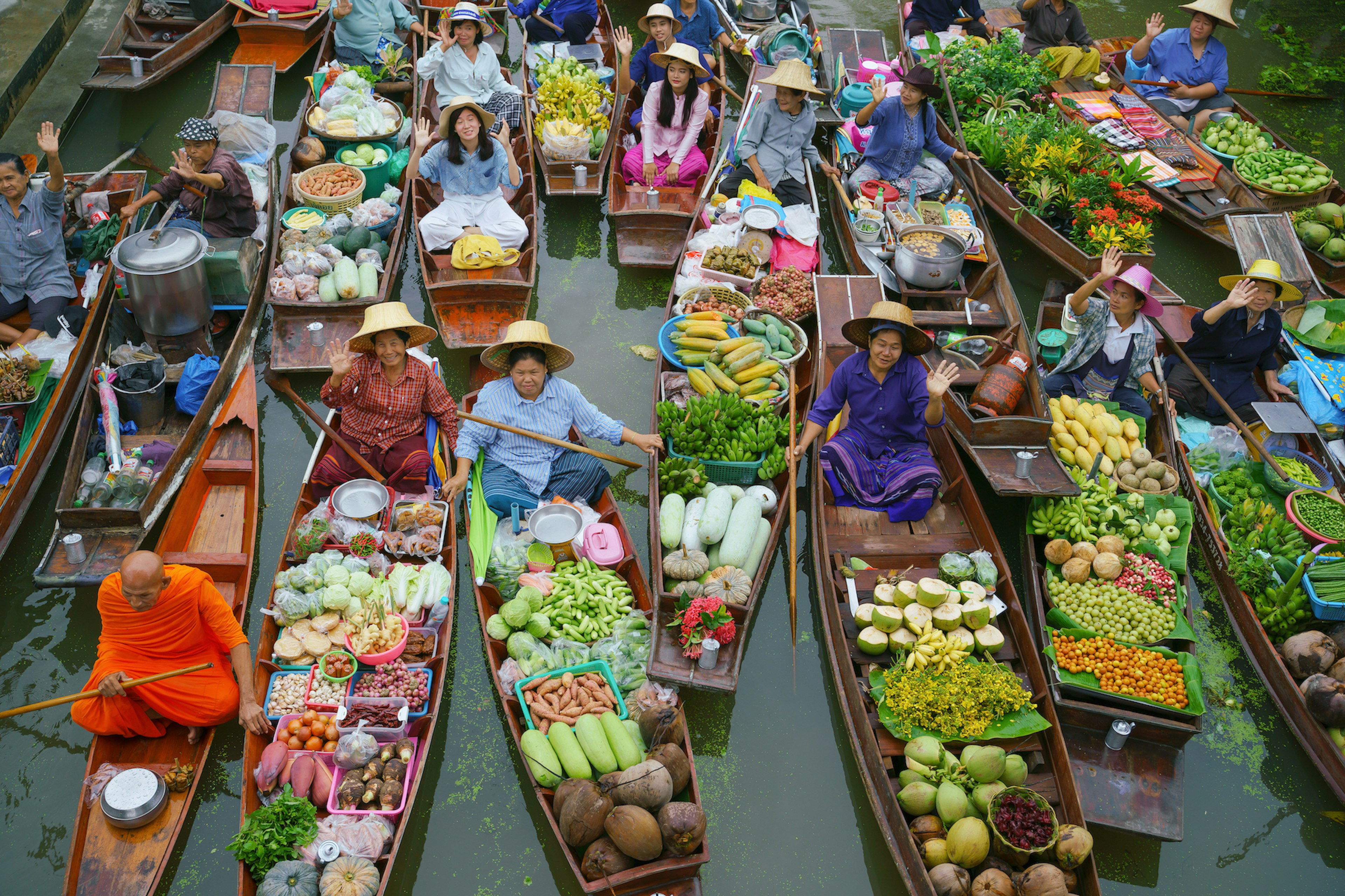 Vendors in boats at the Tha Kha floating market, Amphawa, Samut Songkhram, Thailand