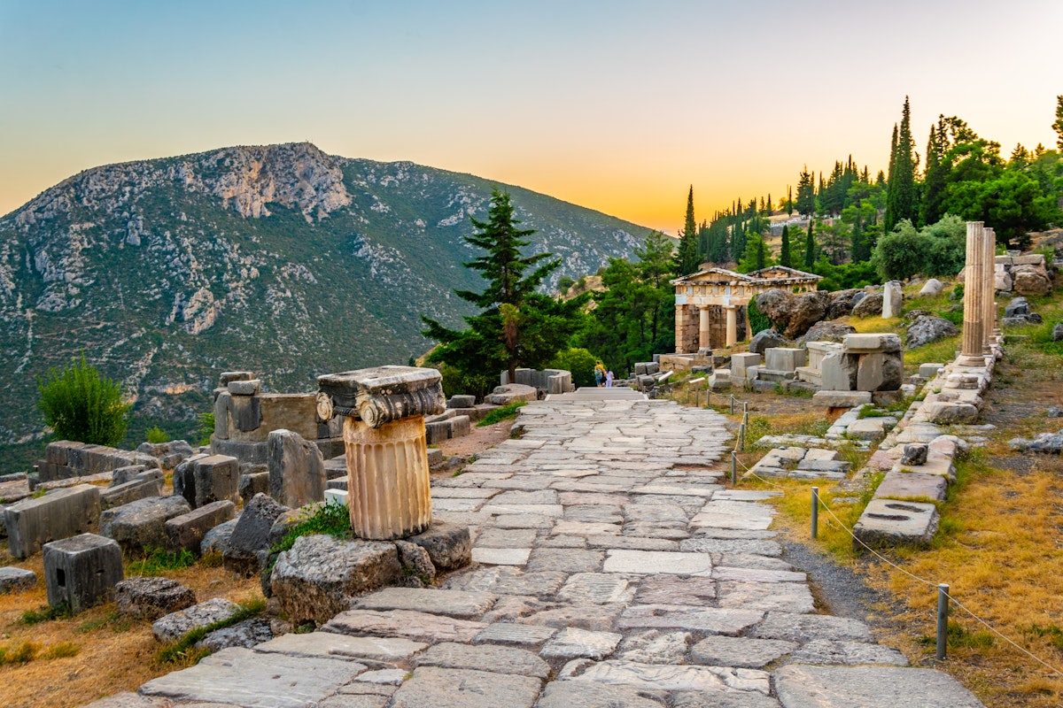 VISIT DELPHI, GREECE - THE HOME OF THE ORACLE