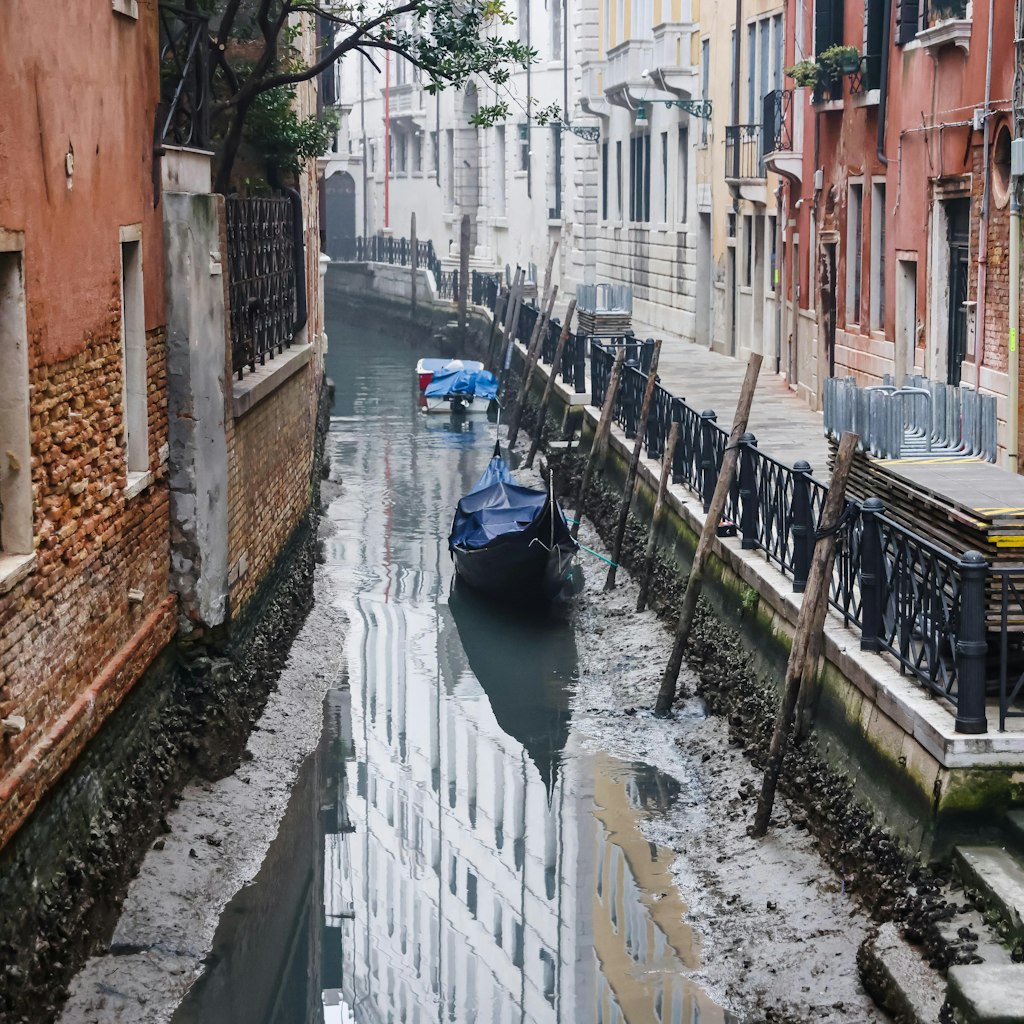 A general view of a dry canal for low tide on February 16, 2023 in Venice, Italy (Photo by Alessandro Bremec/NurPhoto via Getty Images)
1247250435
nurphoto, general news, venice low tide, environment issue, venice, february 16, dry canal, alessandro bremec