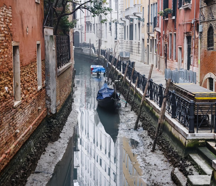 A general view of a dry canal for low tide on February 16, 2023 in Venice, Italy (Photo by Alessandro Bremec/NurPhoto via Getty Images)
1247250435
nurphoto, general news, venice low tide, environment issue, venice, february 16, dry canal, alessandro bremec