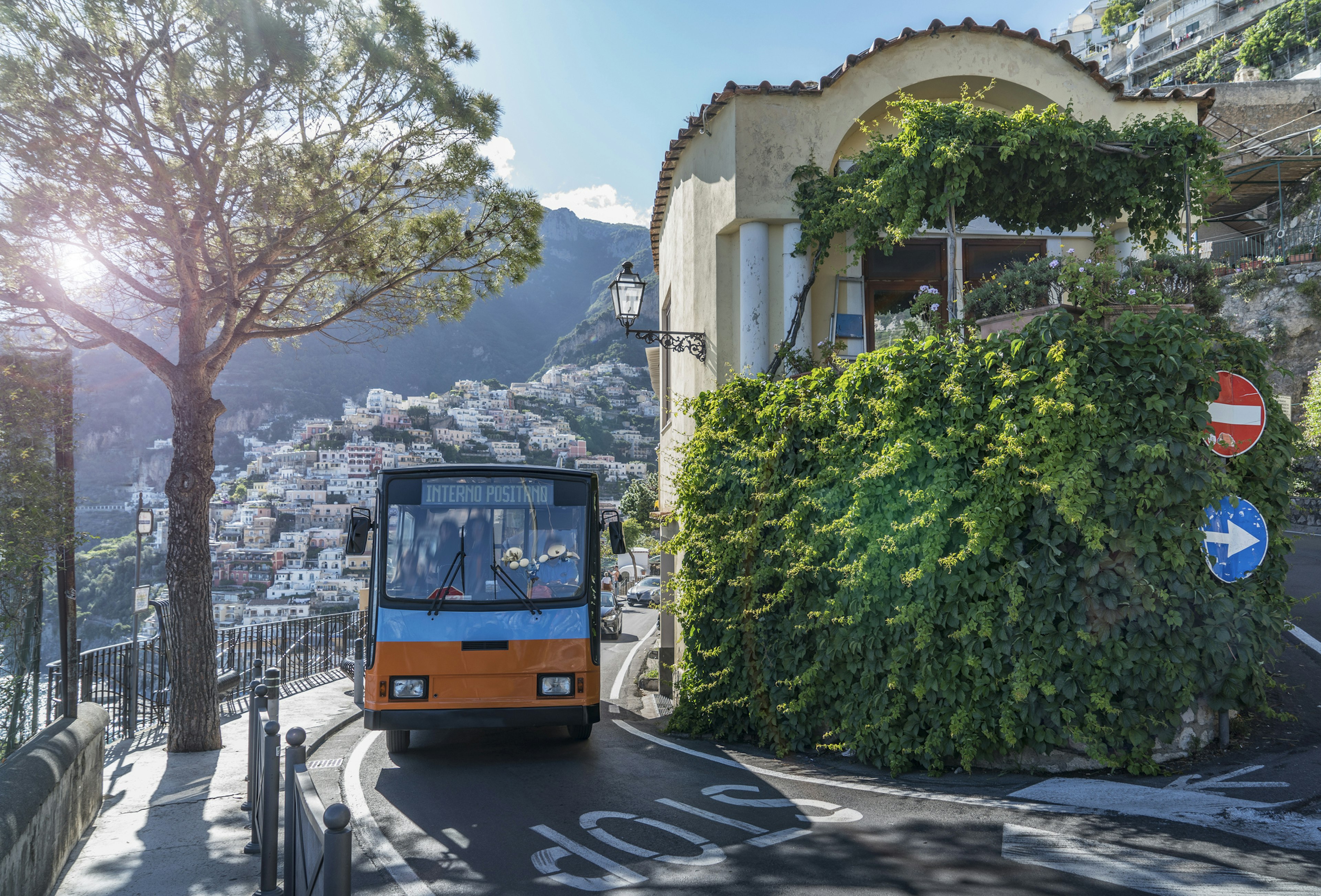 Italy. Amalfi Coast. A public bus in the narrow streets of Positano.
1053807428
away from it all, leisure