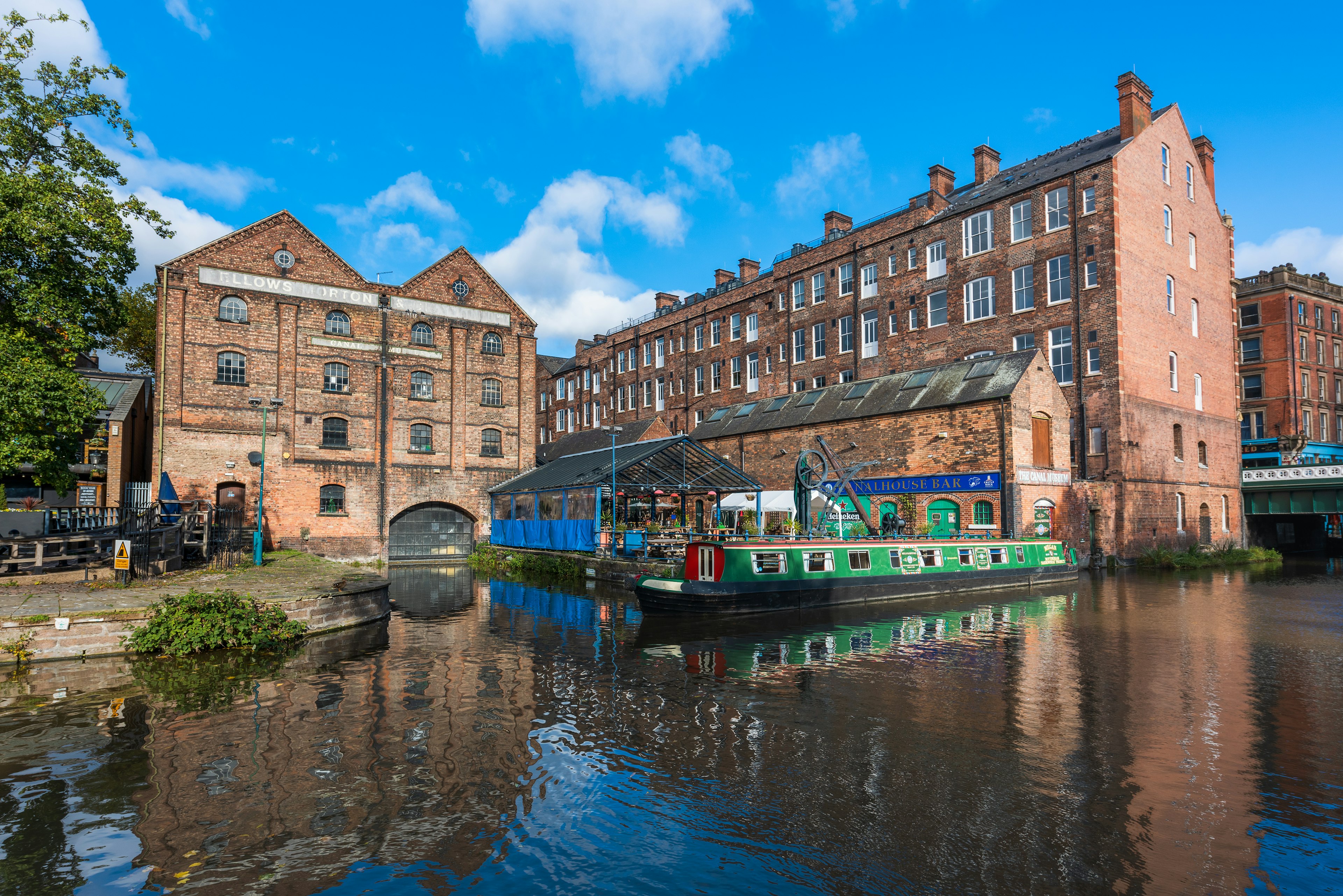 Nottingham has a busy and vibrant waterfront district, based around the Nottingham & Beeston Canal and the River Trent. Here the Castle Wharf area is buzzing with cafe culture and alfresco dining, all at the water's edge.