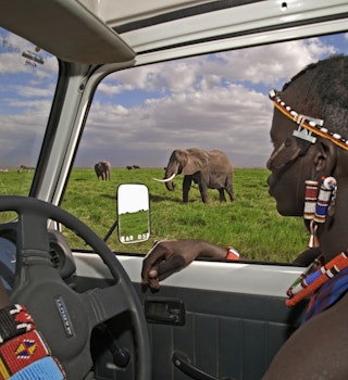 541055724
one person:CB1, guide:CB2, mid-adult man:CB2, travel:CB2, African elephant:CB2, driver:CB2, Masai:CB2, transportation:CB2, Kenyan:CB2, Amboseli Reserve:CB1, Native African ethnicity:CB2