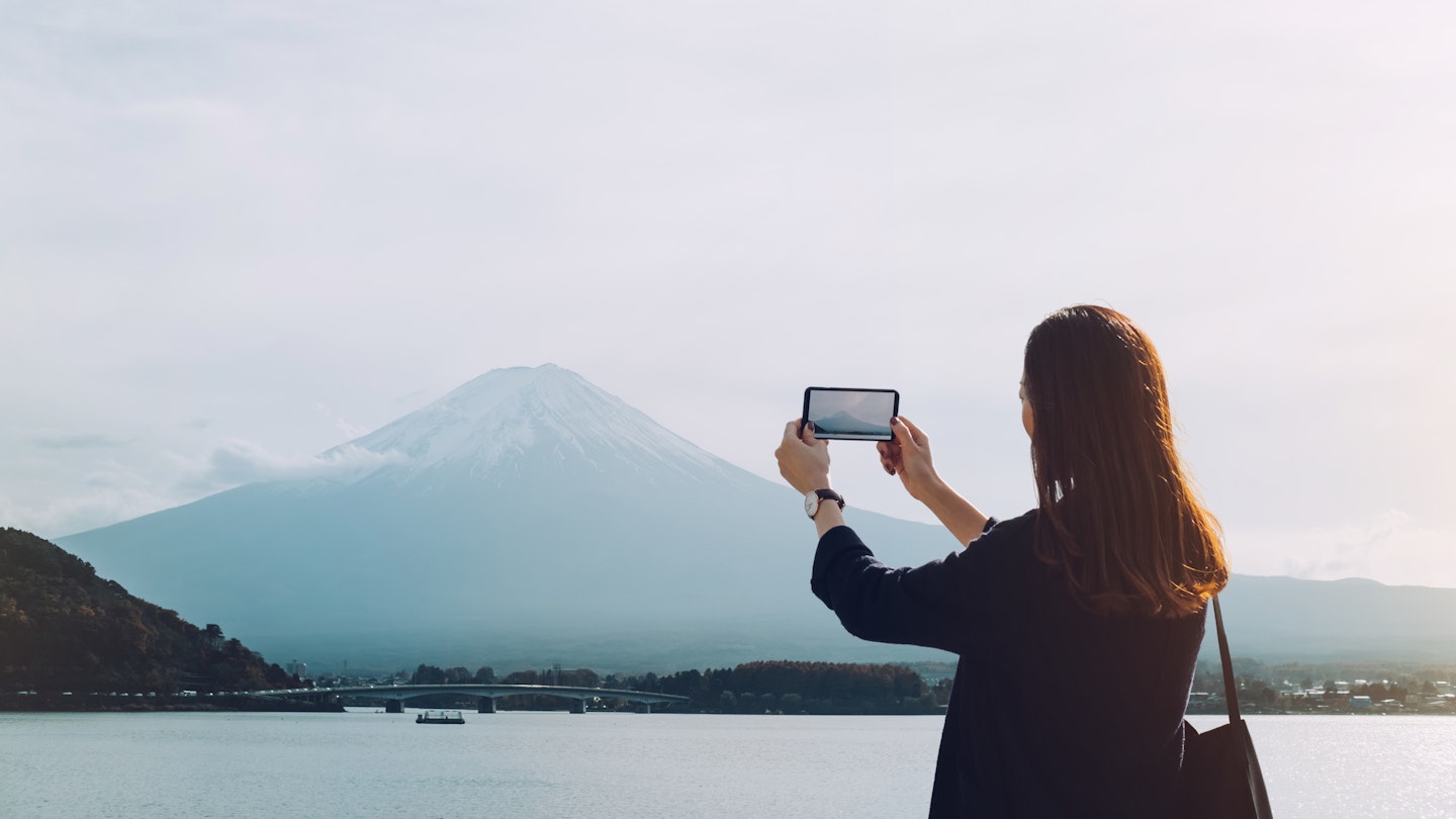 Asian female tourist taking pictures of Mt Fuji with smartphone
825495714