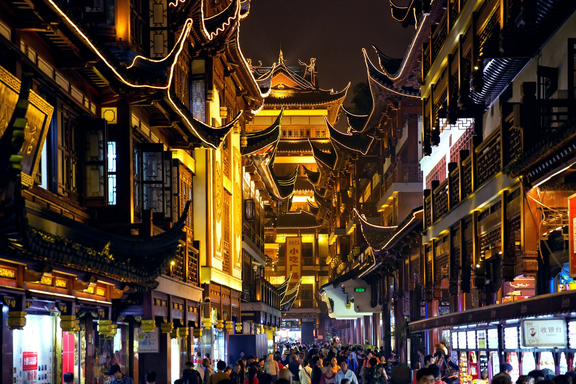 Crowds in the Yuyuan Bazaar at night, Shanghai, China, Asia