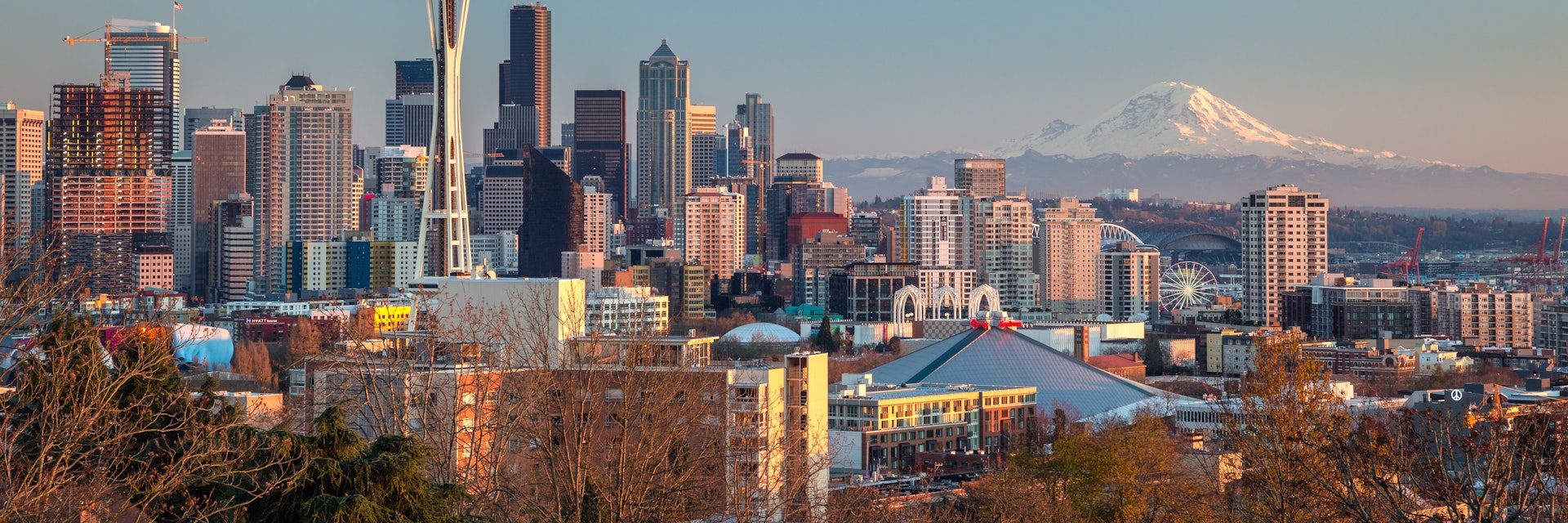 The Seattle city skyline with Mt Rainier beyond.
