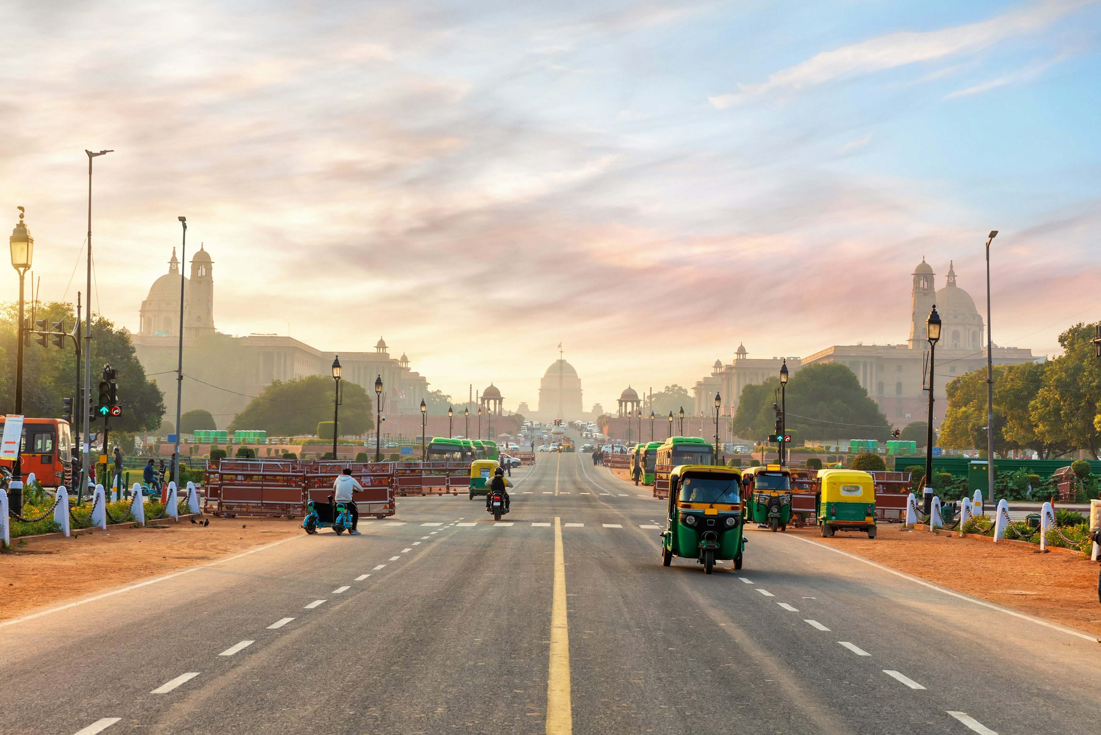 The road to the Presidential Residance or Rashtrapati Bhavan with auto rickshaws on the road