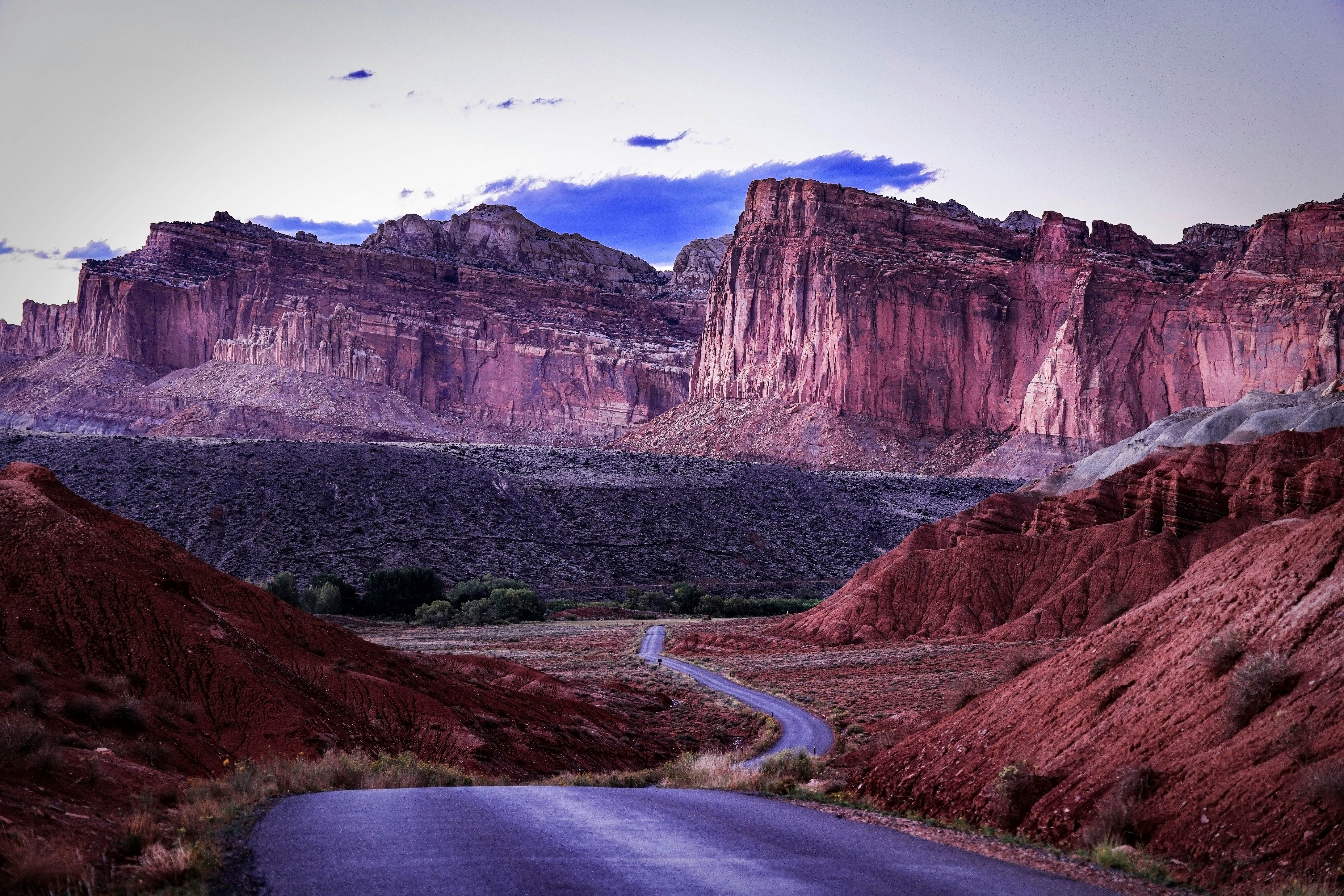 Artistiek frequentie Wijzigingen van Canyons to mountains: Drive to the parks of the American Southwest