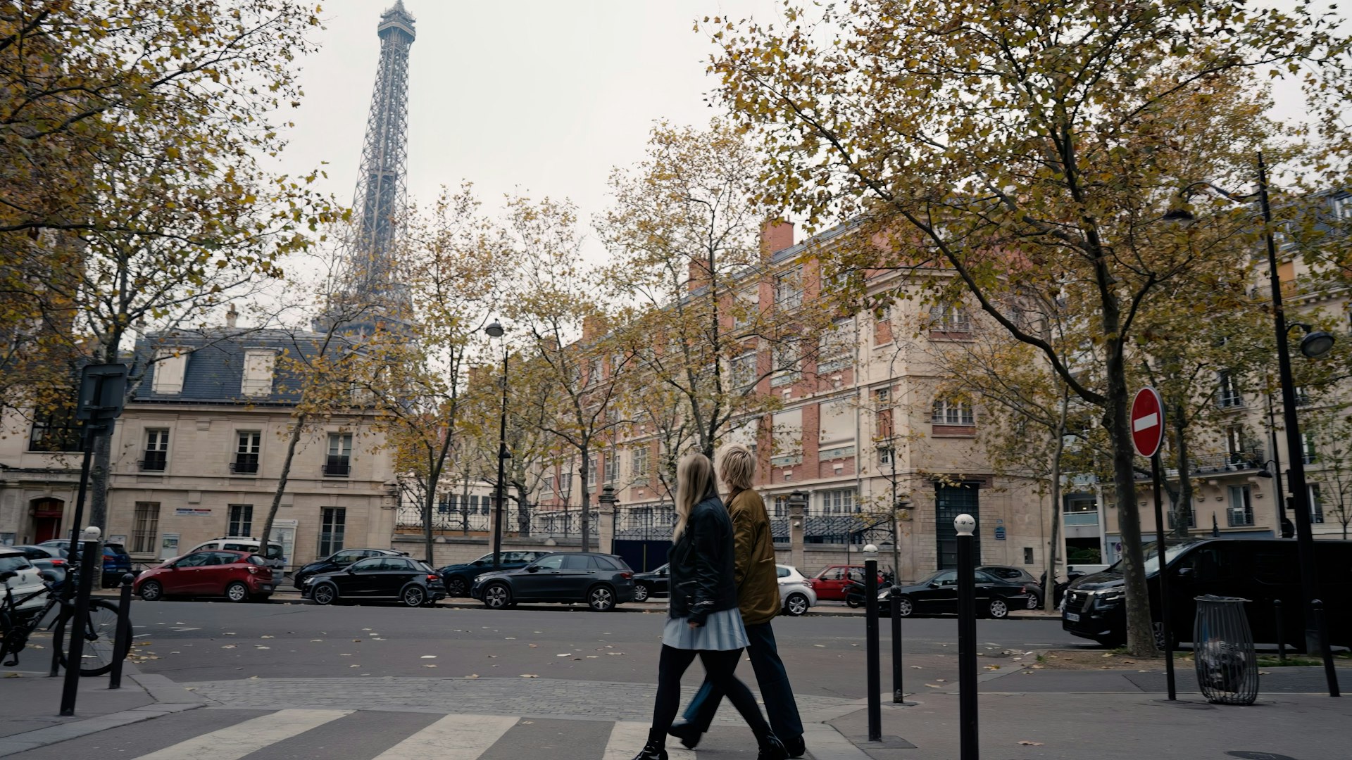 DLV_Paris_Eiffel-couple.jpg