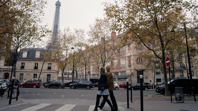 DLV_Paris_Eiffel-couple.jpg
