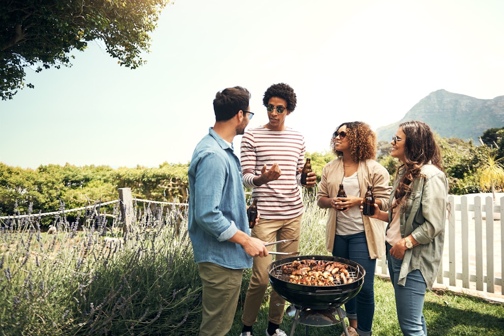 Shot of a group of friends having a barbecue together
1067009654