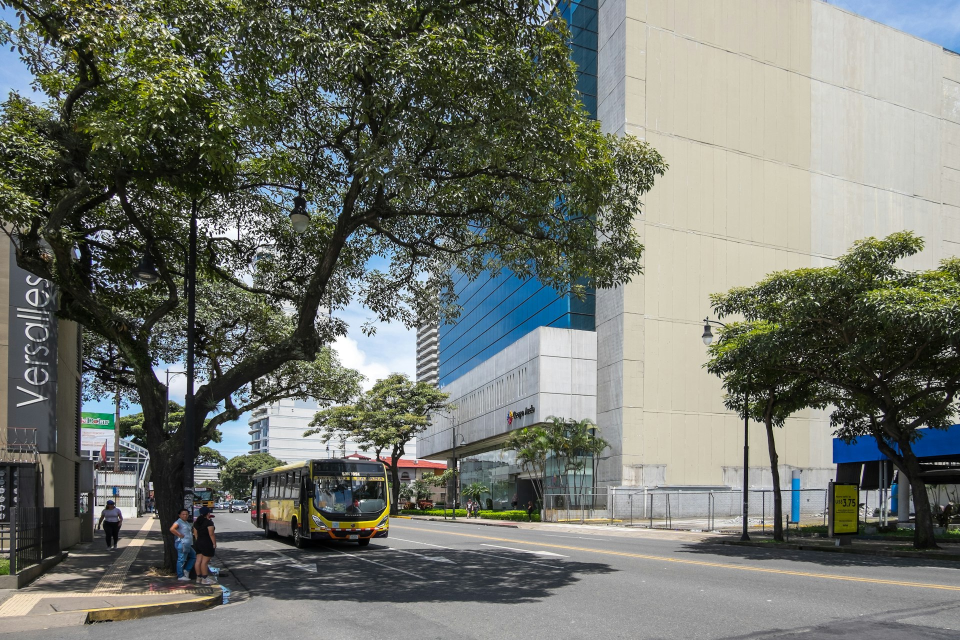 Traffic and buildings on Paseo Colon in the urban center of San José, Costa Rica
