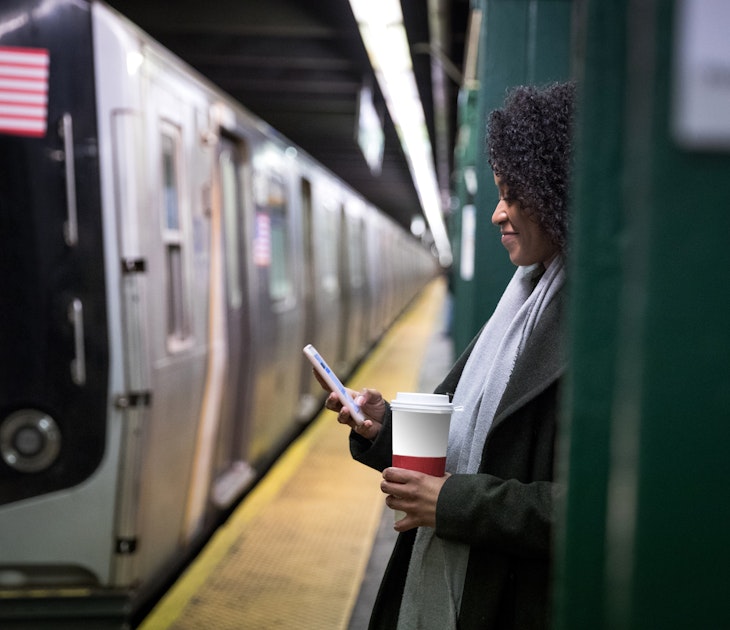 Young woman waiting for the subway train in New York, USA.
903465526