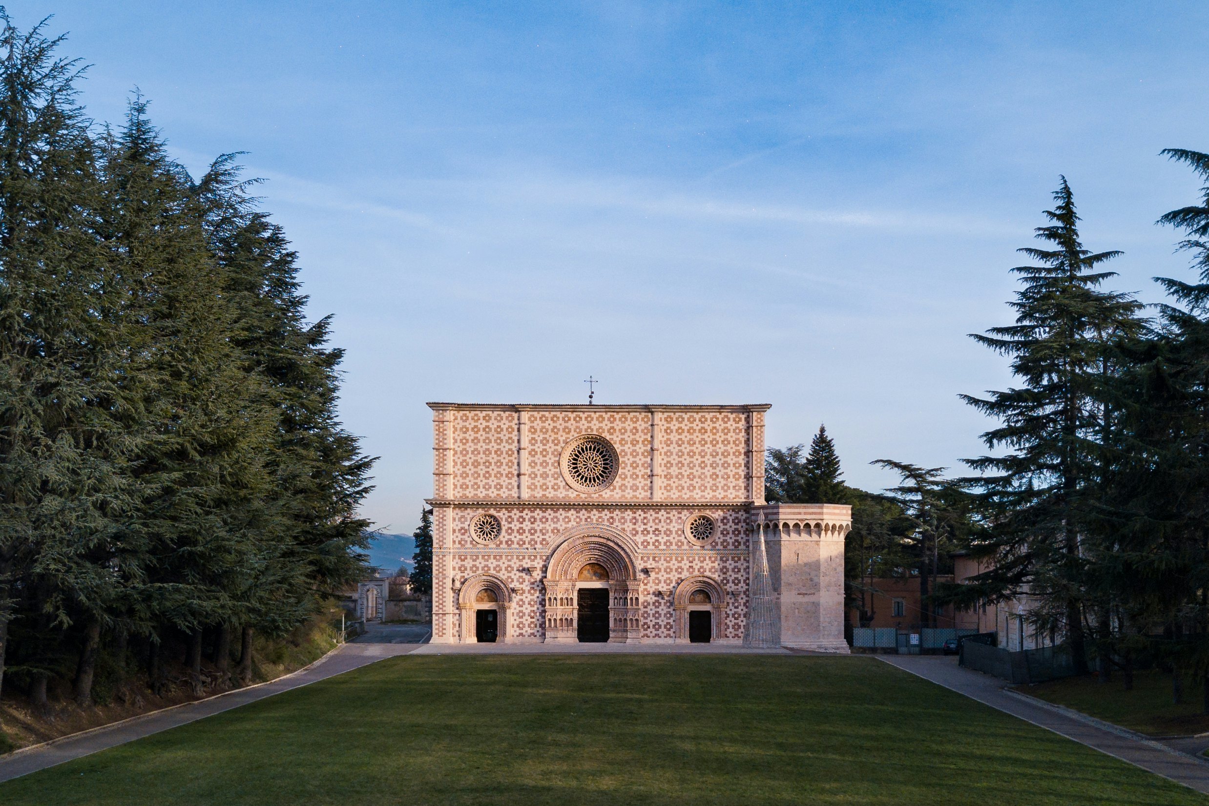 Santa Maria di Collemaggio basilica facade