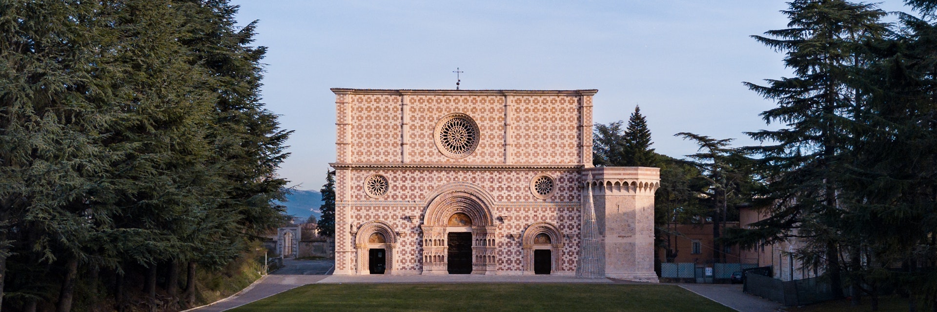 Santa Maria di Collemaggio basilica facade