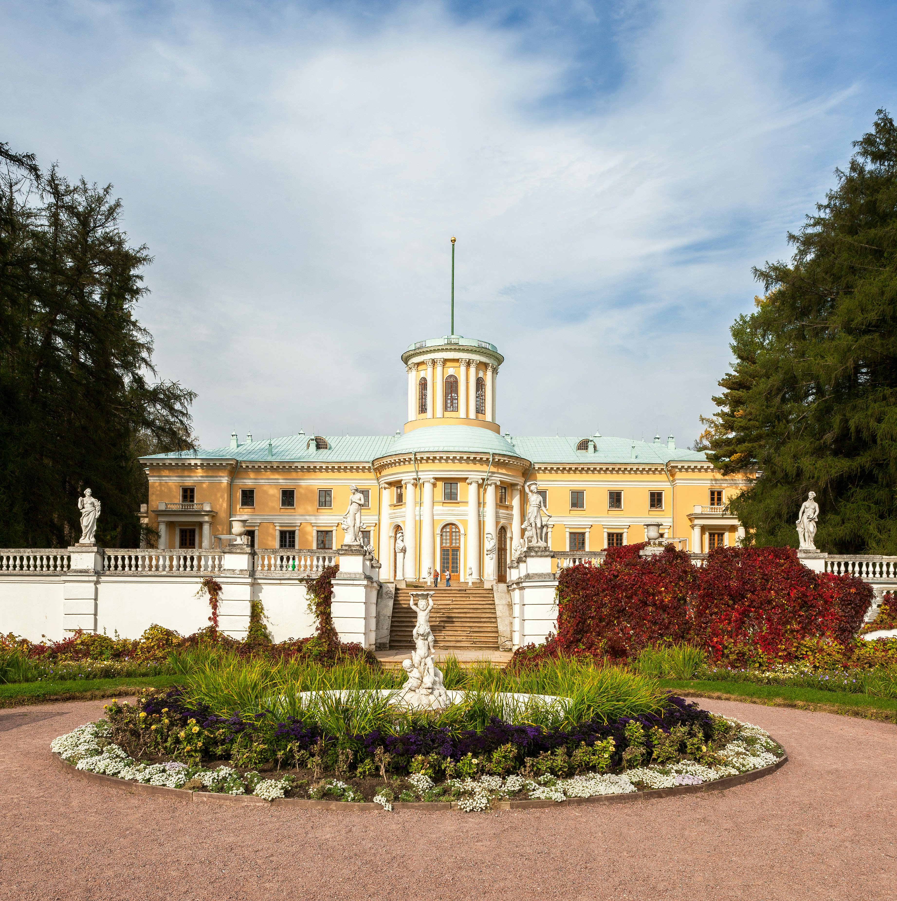 Arkhangelskoye - unique monument of Russian architecture of the manor, located 20 kilometers northwest of Moscow.