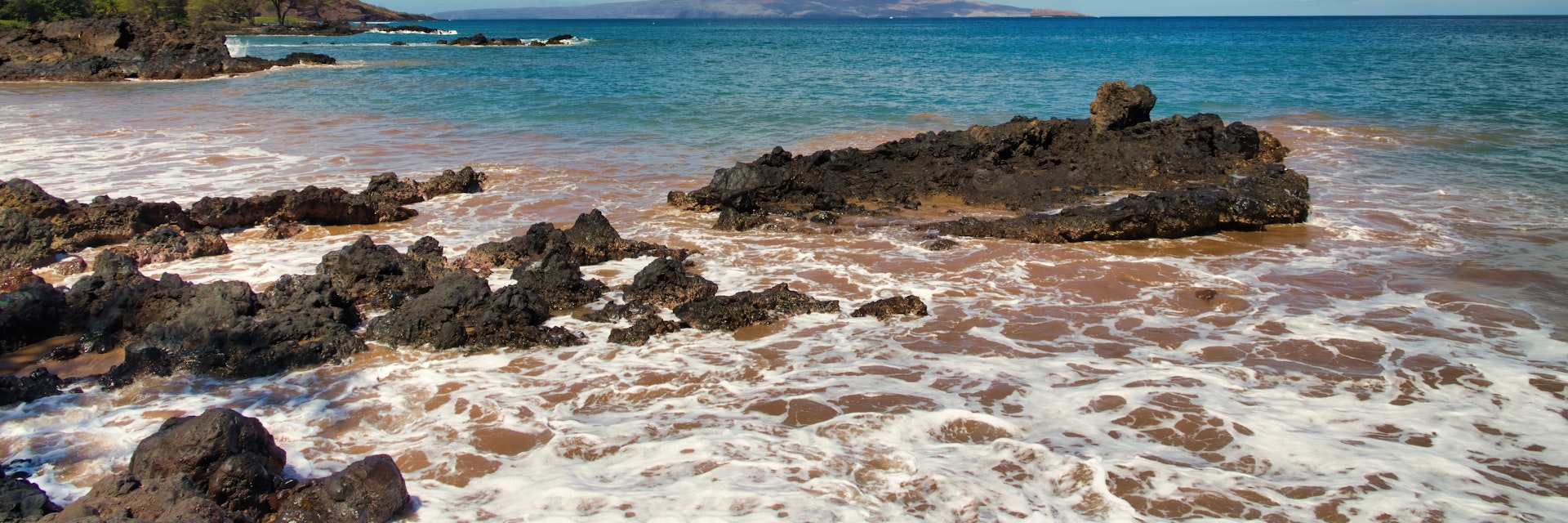 View from Makena Bay out to Kaoolawe on Maui.