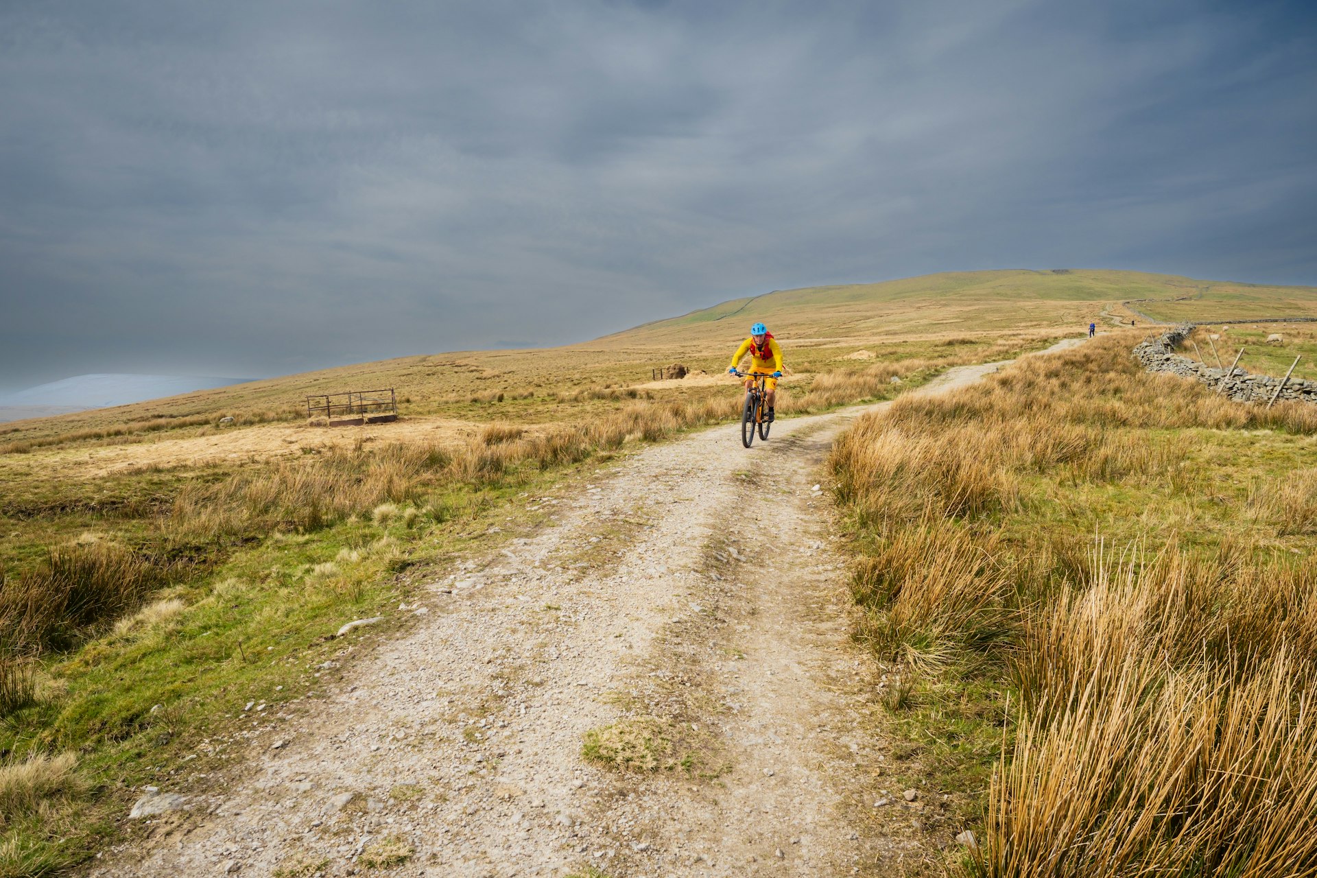 Cyclist on the Pennine Bridleway near to Great Knoutberry Hill, England