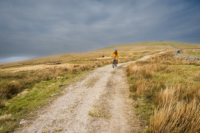 Cyclist on the Pennine Bridleway near to Great Knoutberry Hill, England