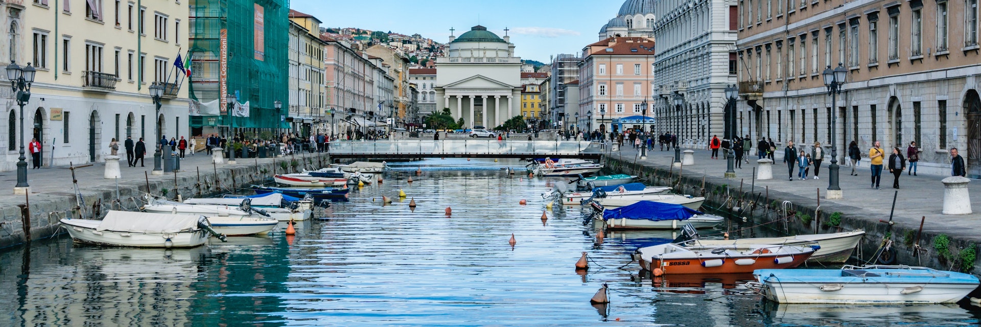 The Grand Canal of Trieste is a navigable canal located in the heart of the Borgo Teresiano, in the heart of the city.