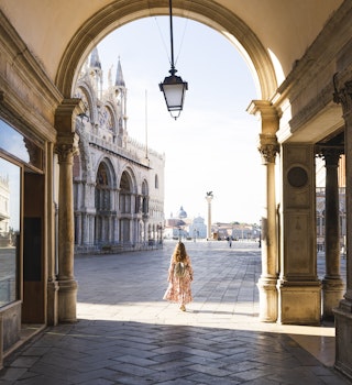 Arcade leading to St Mark's Square, with St Mark's cathedral in the background. Venice, Veneto region, Italy.
1297491486