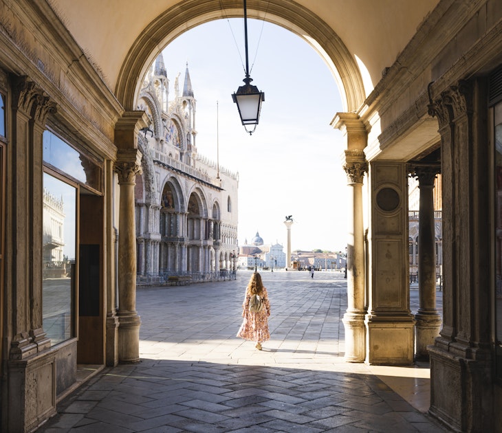 Arcade leading to St Mark's Square, with St Mark's cathedral in the background. Venice, Veneto region, Italy.
1297491486