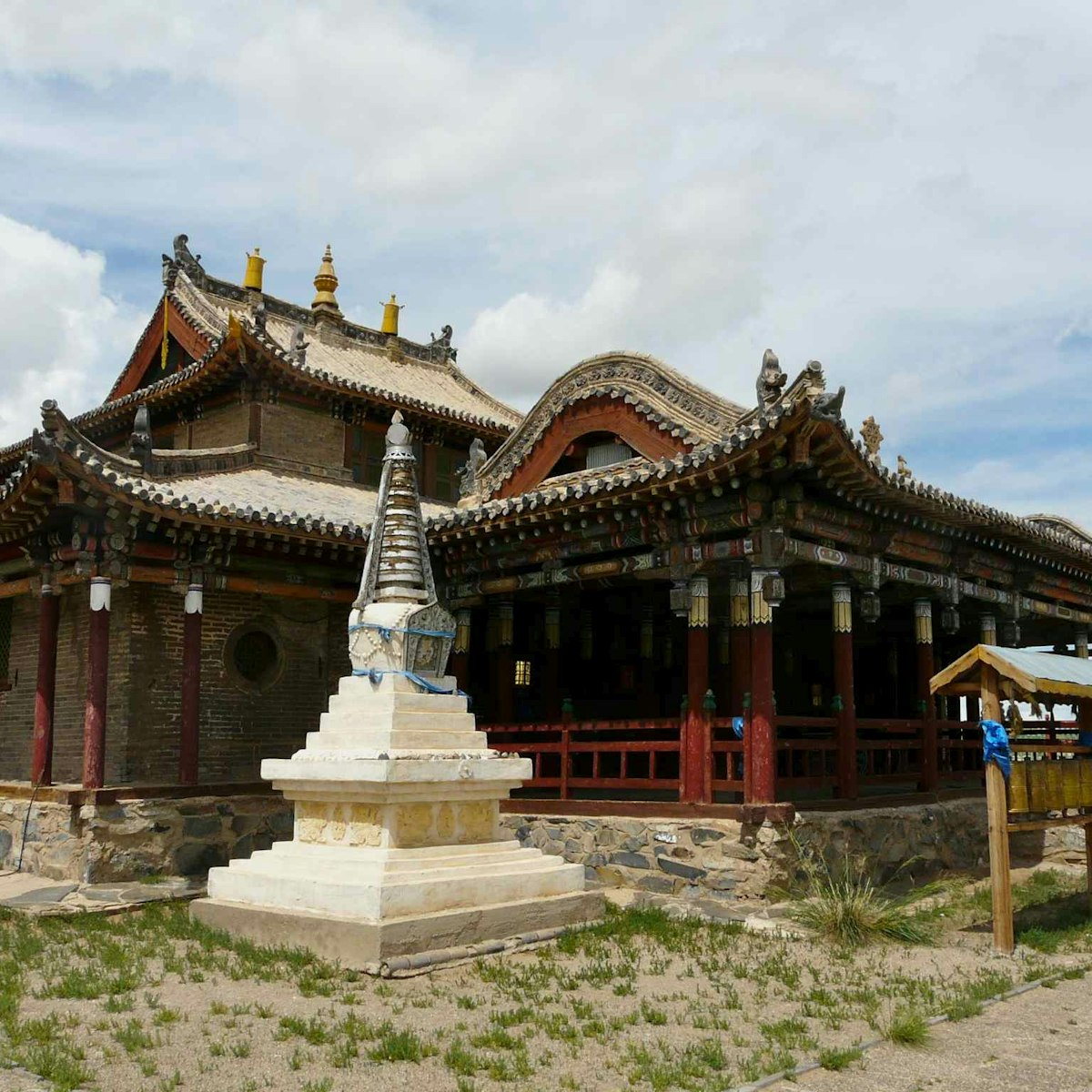 Gimpil Darjaalan Khiid, monastery in Erdenedalai.