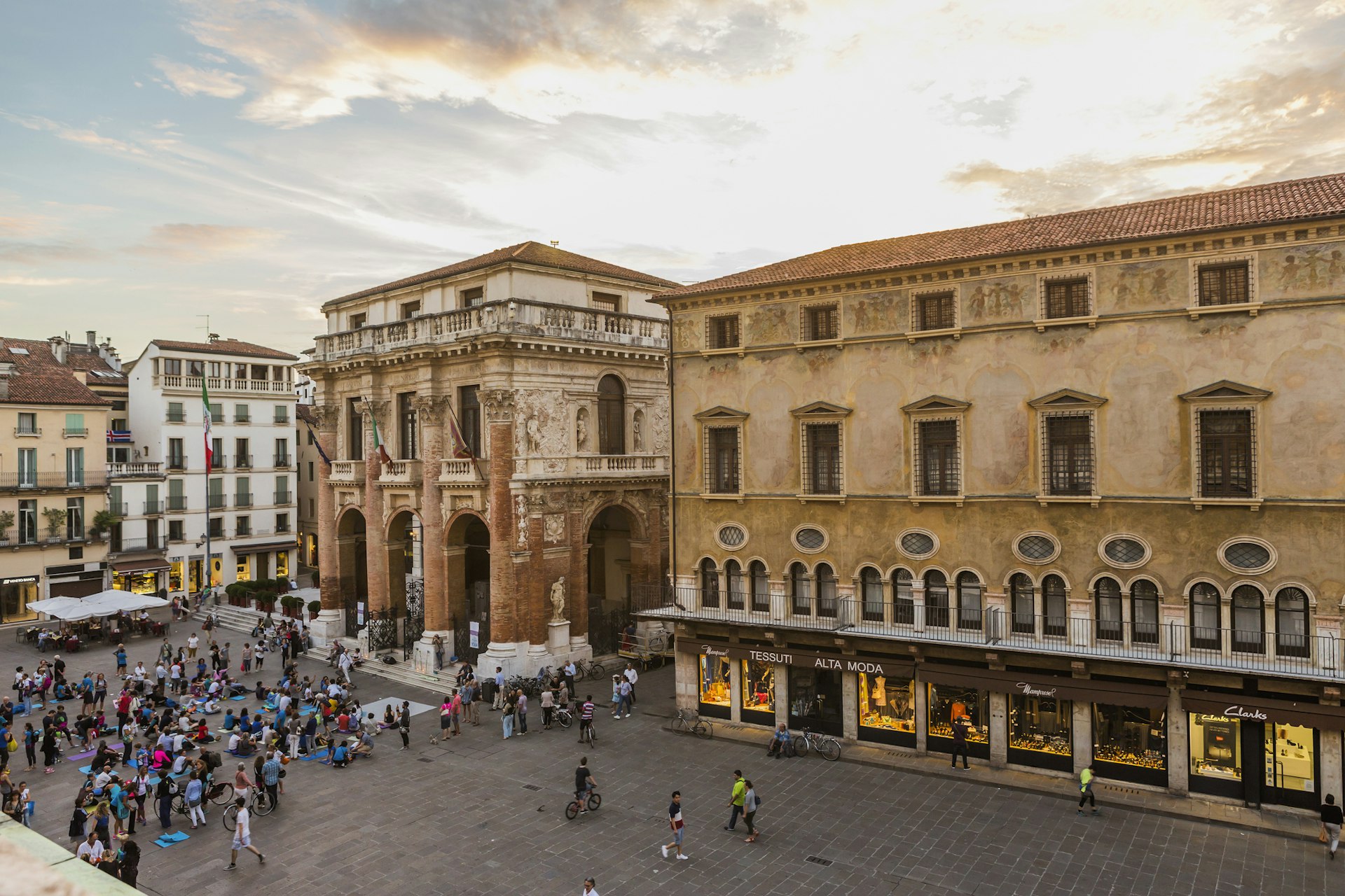 View of the Piazza dei Signori, the square and the Loggia del Capitaniato in Vicenza