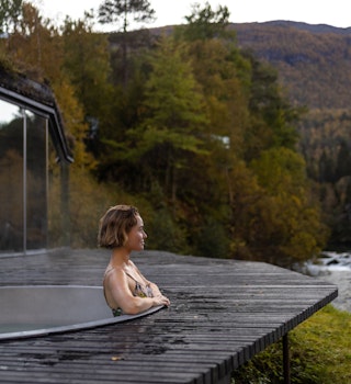Outdoor spa at Juvet Landscape Hotel in Norway