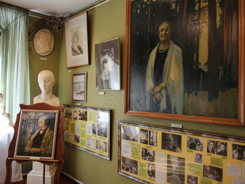 Anna Akhmatova Museum, housed in the south wing of the Sheremetyev Palace.