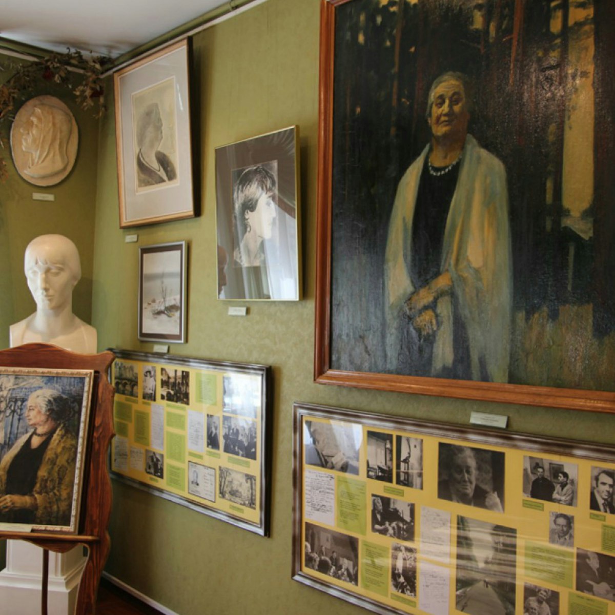 Anna Akhmatova Museum, housed in the south wing of the Sheremetyev Palace.