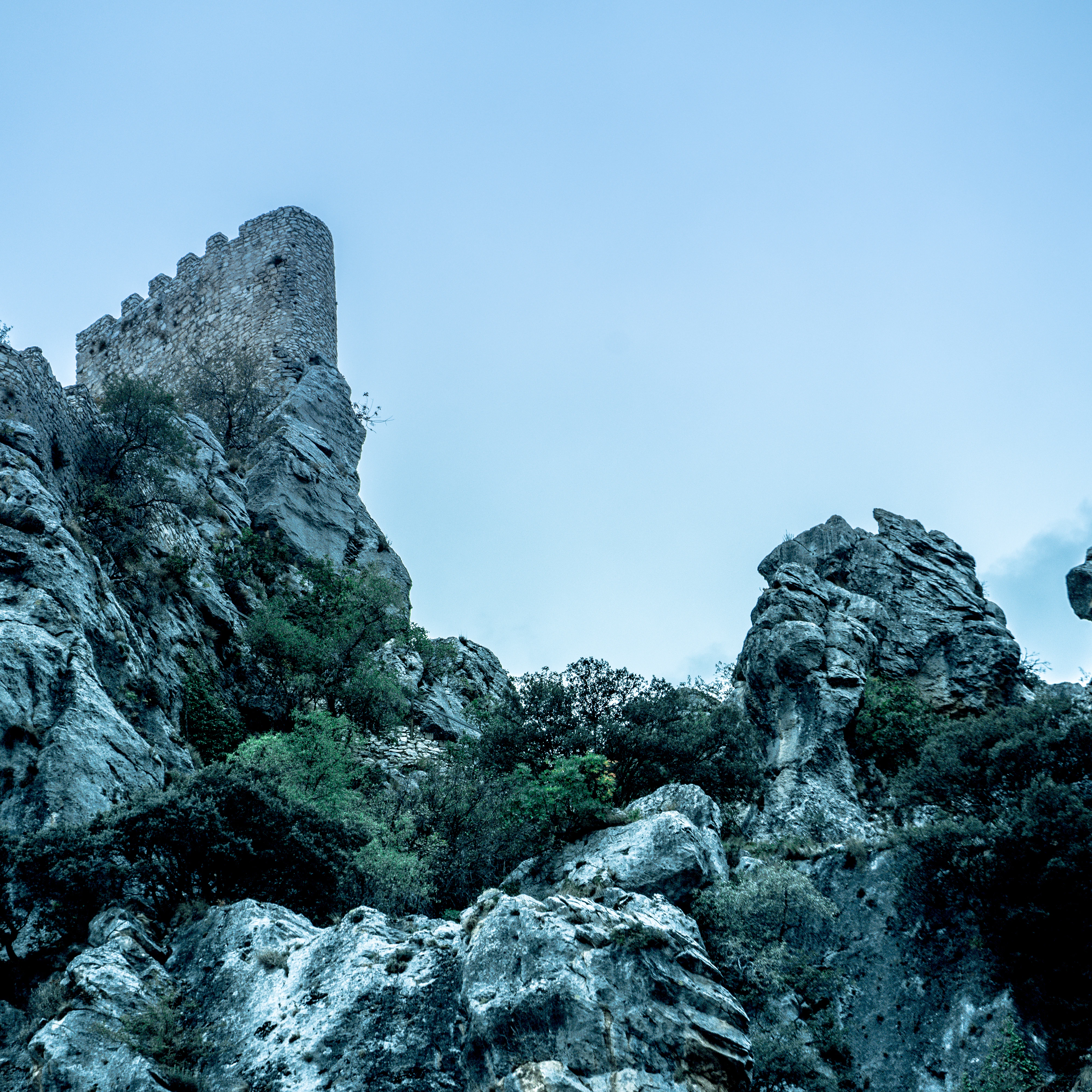 Castle of Albanchez de Mágina inserted in full rock.